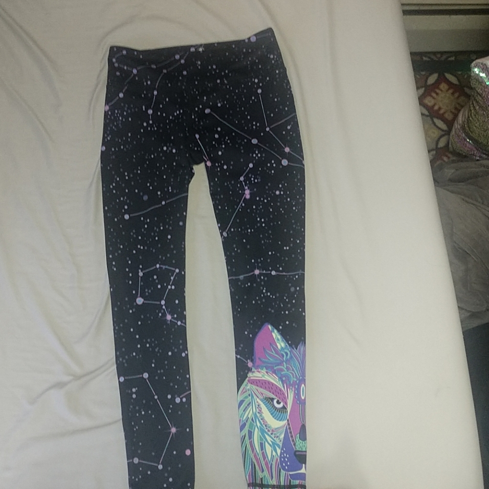 Feed me fight me half wolf leggings